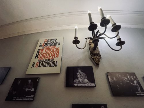 Ретроспективная выставка "Иркутская история" в фойе Театра Маяковского