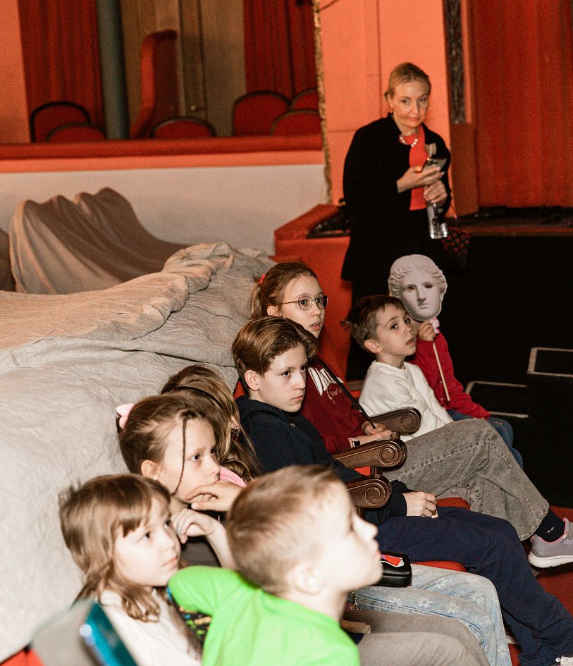 Детская экскурсия по исторической сцене Театра Маяковского